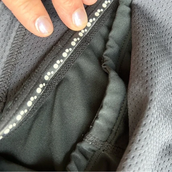 Brook’s Equilibrium Running Skort. Charcoal grey. Excellent condition. Pocket - Picture 10 of 11